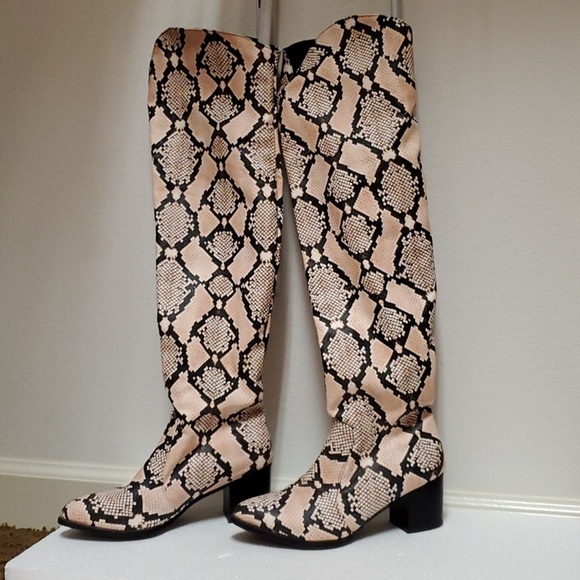 Sexy Cream & Black Over the Knee High Snakeskin Patterned Badass Boots, Sz 8 - Picture 3 of 5